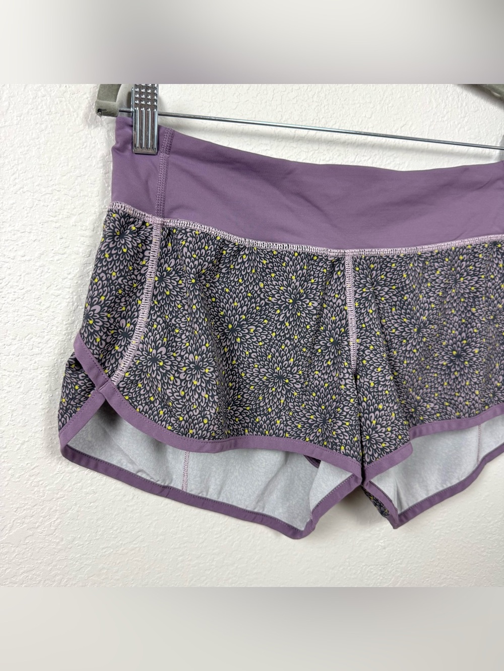 Lululemon 6 Speed Run Shorts Dottie Mum Purple Floral Lined Shorts Back Pocket - Picture 3 of 10